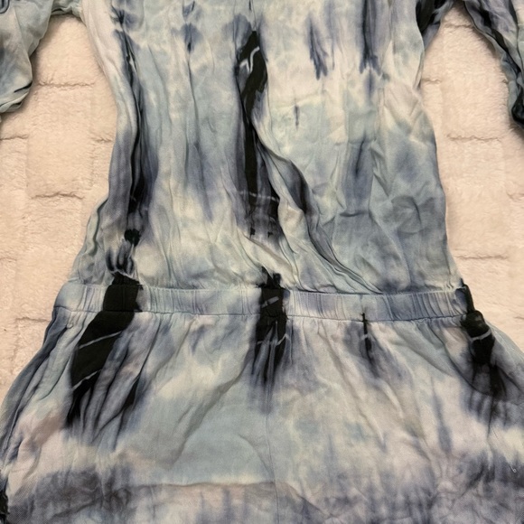 Anthropologie Cloth & Stone Cross Front Blue Tie-Dye Romper V-Neck Size X-Small - Picture 5 of 6